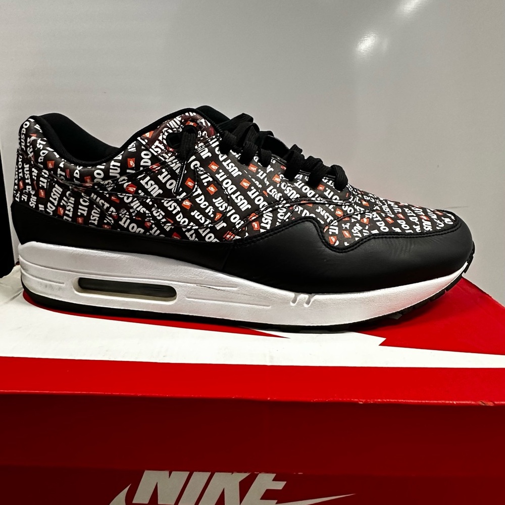 Nike tennis shoes